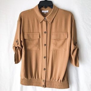 Calvin Klein women’s cropped shirt,3/4 sleeves button down Shirt ,camel, size S.